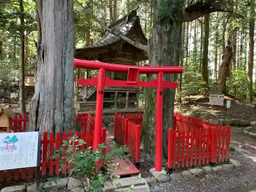 涼ケ岡八幡神社の末社