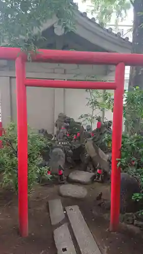 隆栄稲荷神社の鳥居