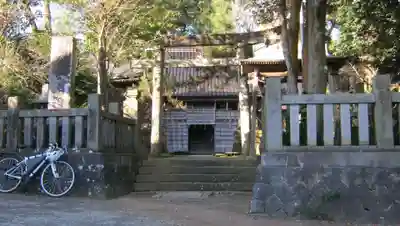 鵜川神社の山門・神門