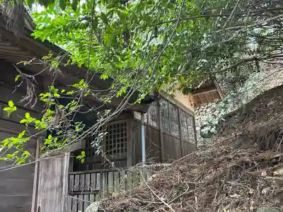 本郷神社の{uncategorized: "未分類", other: "その他", undefined: "問題あり", building: "その他建物", grave: "お墓", sacred_gate: "鳥居", guardian: "狛犬", statue: "像", buddha: "仏像", history: "歴史", nature: "自然", garden: "庭園", animal: "動物", pagoda: "塔", temizu: "手水舎", mountain_gate: "山門・神門", sanctuary: "本殿・本堂", subordinate: "末社・摂社", art: "芸術", scenery: "景色", jizo: "地蔵", ema: "絵馬", goshuin: "御朱印", omikuji: "おみくじ", items: "授与品その他", amulet: "お守り", goshuincho: "御朱印帳", eats: "食事", festival: "お祭り", votive_dance: "神楽", shichigosan: "七五三参", wedding: "結婚式", experience: "体験その他", initially: "初詣", around: "周辺", anti_infection: "感染症対策"}