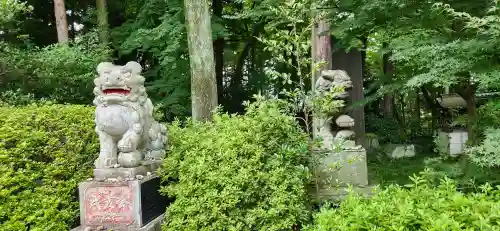 神明社の狛犬