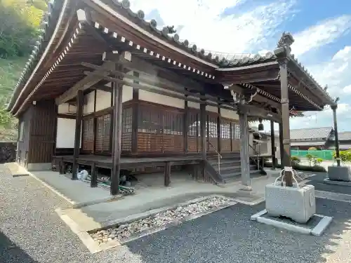 盛願寺の{uncategorized: "未分類", other: "その他", undefined: "問題あり", building: "その他建物", grave: "お墓", sacred_gate: "鳥居", guardian: "狛犬", statue: "像", buddha: "仏像", history: "歴史", nature: "自然", garden: "庭園", animal: "動物", pagoda: "塔", temizu: "手水舎", mountain_gate: "山門・神門", sanctuary: "本殿・本堂", subordinate: "末社・摂社", art: "芸術", scenery: "景色", jizo: "地蔵", ema: "絵馬", goshuin: "御朱印", omikuji: "おみくじ", items: "授与品その他", amulet: "お守り", goshuincho: "御朱印帳", eats: "食事", festival: "お祭り", votive_dance: "神楽", shichigosan: "七五三参", wedding: "結婚式", experience: "体験その他", initially: "初詣", around: "周辺", anti_infection: "感染症対策"}