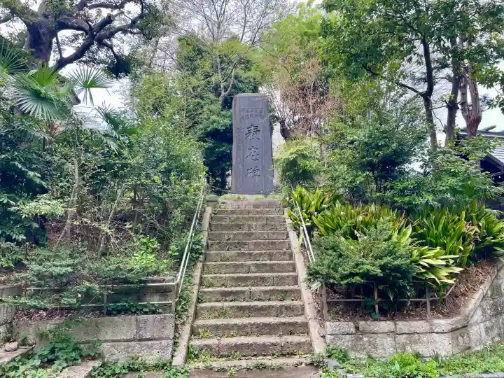 上高田氷川神社の{uncategorized: "未分類", other: "その他", undefined: "問題あり", building: "その他建物", grave: "お墓", sacred_gate: "鳥居", guardian: "狛犬", statue: "像", buddha: "仏像", history: "歴史", nature: "自然", garden: "庭園", animal: "動物", pagoda: "塔", temizu: "手水舎", mountain_gate: "山門・神門", sanctuary: "本殿・本堂", subordinate: "末社・摂社", art: "芸術", scenery: "景色", jizo: "地蔵", ema: "絵馬", goshuin: "御朱印", omikuji: "おみくじ", items: "授与品その他", amulet: "お守り", goshuincho: "御朱印帳", eats: "食事", festival: "お祭り", votive_dance: "神楽", shichigosan: "七五三参", wedding: "結婚式", experience: "体験その他", initially: "初詣", around: "周辺", anti_infection: "感染症対策"}