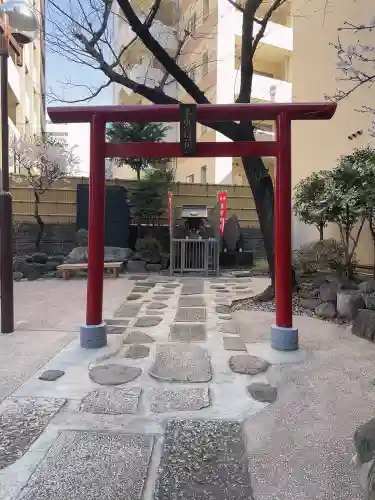 妻戀神社の{uncategorized: "未分類", other: "その他", undefined: "問題あり", building: "その他建物", grave: "お墓", sacred_gate: "鳥居", guardian: "狛犬", statue: "像", buddha: "仏像", history: "歴史", nature: "自然", garden: "庭園", animal: "動物", pagoda: "塔", temizu: "手水舎", mountain_gate: "山門・神門", sanctuary: "本殿・本堂", subordinate: "末社・摂社", art: "芸術", scenery: "景色", jizo: "地蔵", ema: "絵馬", goshuin: "御朱印", omikuji: "おみくじ", items: "授与品その他", amulet: "お守り", goshuincho: "御朱印帳", eats: "食事", festival: "お祭り", votive_dance: "神楽", shichigosan: "七五三参", wedding: "結婚式", experience: "体験その他", initially: "初詣", around: "周辺", anti_infection: "感染症対策"}