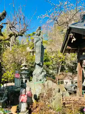 西光寺の{uncategorized: "未分類", other: "その他", undefined: "問題あり", building: "その他建物", grave: "お墓", sacred_gate: "鳥居", guardian: "狛犬", statue: "像", buddha: "仏像", history: "歴史", nature: "自然", garden: "庭園", animal: "動物", pagoda: "塔", temizu: "手水舎", mountain_gate: "山門・神門", sanctuary: "本殿・本堂", subordinate: "末社・摂社", art: "芸術", scenery: "景色", jizo: "地蔵", ema: "絵馬", goshuin: "御朱印", omikuji: "おみくじ", items: "授与品その他", amulet: "お守り", goshuincho: "御朱印帳", eats: "食事", festival: "お祭り", votive_dance: "神楽", shichigosan: "七五三参", wedding: "結婚式", experience: "体験その他", initially: "初詣", around: "周辺", anti_infection: "感染症対策"}