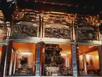 東本願寺(真宗本廟)の{uncategorized: "未分類", other: "その他", undefined: "問題あり", building: "その他建物", grave: "お墓", sacred_gate: "鳥居", guardian: "狛犬", statue: "像", buddha: "仏像", history: "歴史", nature: "自然", garden: "庭園", animal: "動物", pagoda: "塔", temizu: "手水舎", mountain_gate: "山門・神門", sanctuary: "本殿・本堂", subordinate: "末社・摂社", art: "芸術", scenery: "景色", jizo: "地蔵", ema: "絵馬", goshuin: "御朱印", omikuji: "おみくじ", items: "授与品その他", amulet: "お守り", goshuincho: "御朱印帳", eats: "食事", festival: "お祭り", votive_dance: "神楽", shichigosan: "七五三参", wedding: "結婚式", experience: "体験その他", initially: "初詣", around: "周辺", anti_infection: "感染症対策"}
