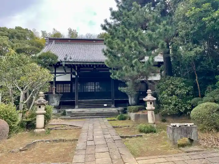 臨江寺の{uncategorized: "未分類", other: "その他", undefined: "問題あり", building: "その他建物", grave: "お墓", sacred_gate: "鳥居", guardian: "狛犬", statue: "像", buddha: "仏像", history: "歴史", nature: "自然", garden: "庭園", animal: "動物", pagoda: "塔", temizu: "手水舎", mountain_gate: "山門・神門", sanctuary: "本殿・本堂", subordinate: "末社・摂社", art: "芸術", scenery: "景色", jizo: "地蔵", ema: "絵馬", goshuin: "御朱印", omikuji: "おみくじ", items: "授与品その他", amulet: "お守り", goshuincho: "御朱印帳", eats: "食事", festival: "お祭り", votive_dance: "神楽", shichigosan: "七五三参", wedding: "結婚式", experience: "体験その他", initially: "初詣", around: "周辺", anti_infection: "感染症対策"}
