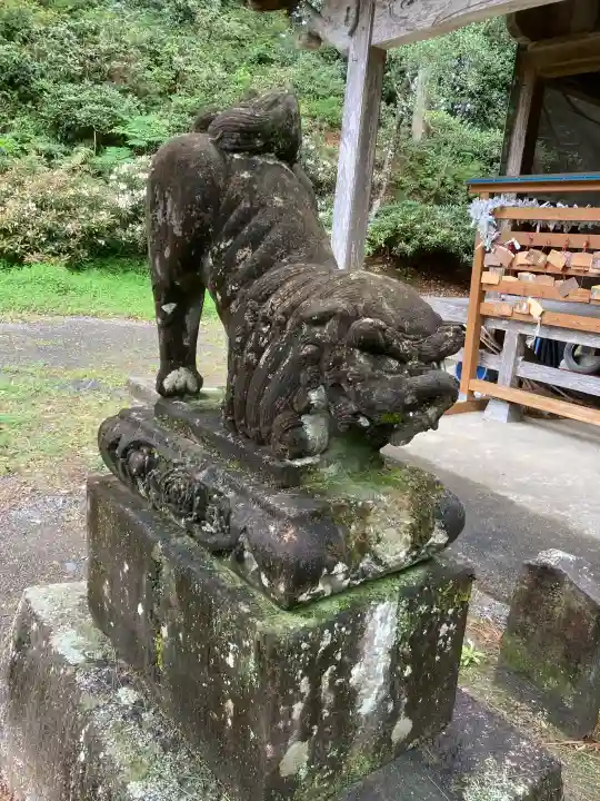 糸島市宇美八幡宮の{uncategorized: "未分類", other: "その他", undefined: "問題あり", building: "その他建物", grave: "お墓", sacred_gate: "鳥居", guardian: "狛犬", statue: "像", buddha: "仏像", history: "歴史", nature: "自然", garden: "庭園", animal: "動物", pagoda: "塔", temizu: "手水舎", mountain_gate: "山門・神門", sanctuary: "本殿・本堂", subordinate: "末社・摂社", art: "芸術", scenery: "景色", jizo: "地蔵", ema: "絵馬", goshuin: "御朱印", omikuji: "おみくじ", items: "授与品その他", amulet: "お守り", goshuincho: "御朱印帳", eats: "食事", festival: "お祭り", votive_dance: "神楽", shichigosan: "七五三参", wedding: "結婚式", experience: "体験その他", initially: "初詣", around: "周辺", anti_infection: "感染症対策"}