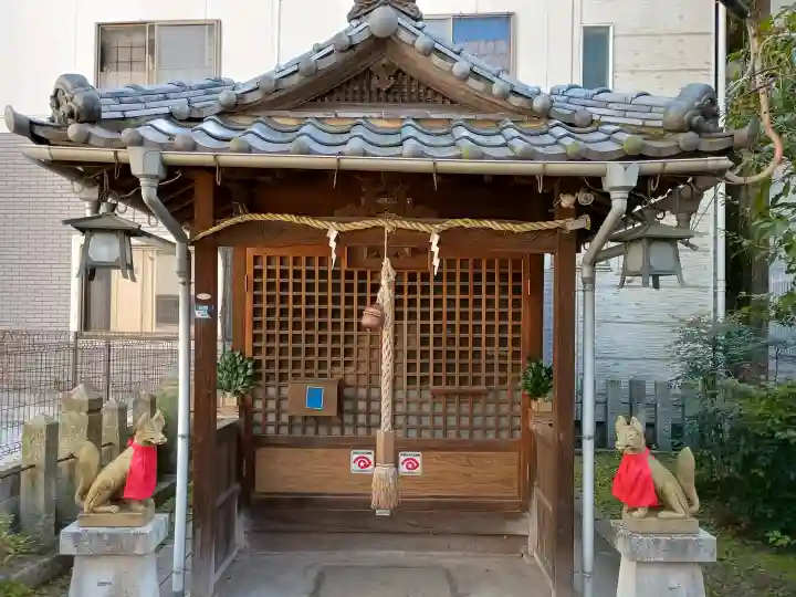 射楯兵主神社の{uncategorized: "未分類", other: "その他", undefined: "問題あり", building: "その他建物", grave: "お墓", sacred_gate: "鳥居", guardian: "狛犬", statue: "像", buddha: "仏像", history: "歴史", nature: "自然", garden: "庭園", animal: "動物", pagoda: "塔", temizu: "手水舎", mountain_gate: "山門・神門", sanctuary: "本殿・本堂", subordinate: "末社・摂社", art: "芸術", scenery: "景色", jizo: "地蔵", ema: "絵馬", goshuin: "御朱印", omikuji: "おみくじ", items: "授与品その他", amulet: "お守り", goshuincho: "御朱印帳", eats: "食事", festival: "お祭り", votive_dance: "神楽", shichigosan: "七五三参", wedding: "結婚式", experience: "体験その他", initially: "初詣", around: "周辺", anti_infection: "感染症対策"}