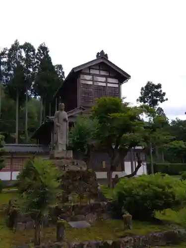 霊泉寺の建物その他