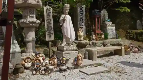 山王寺の{uncategorized: "未分類", other: "その他", undefined: "問題あり", building: "その他建物", grave: "お墓", sacred_gate: "鳥居", guardian: "狛犬", statue: "像", buddha: "仏像", history: "歴史", nature: "自然", garden: "庭園", animal: "動物", pagoda: "塔", temizu: "手水舎", mountain_gate: "山門・神門", sanctuary: "本殿・本堂", subordinate: "末社・摂社", art: "芸術", scenery: "景色", jizo: "地蔵", ema: "絵馬", goshuin: "御朱印", omikuji: "おみくじ", items: "授与品その他", amulet: "お守り", goshuincho: "御朱印帳", eats: "食事", festival: "お祭り", votive_dance: "神楽", shichigosan: "七五三参", wedding: "結婚式", experience: "体験その他", initially: "初詣", around: "周辺", anti_infection: "感染症対策"}