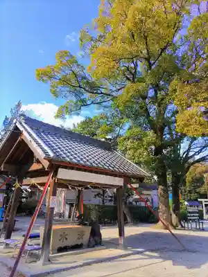 神明社・小河天神社合殿の手水舎