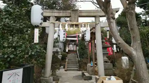 横浜御嶽神社の鳥居