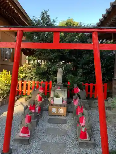 於菊稲荷神社の鳥居