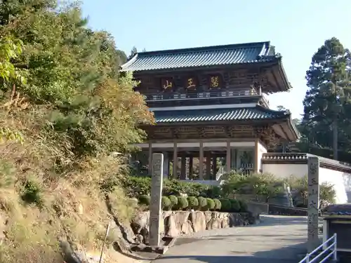 大窪寺の山門