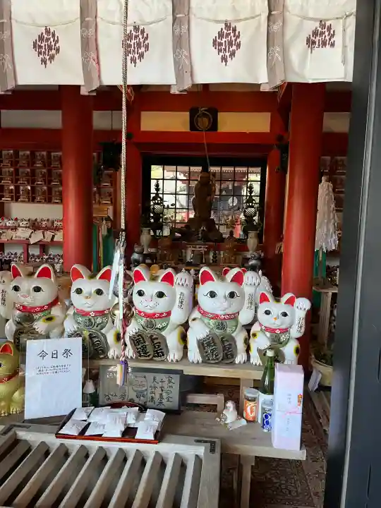 お松大権現の{uncategorized: "未分類", other: "その他", undefined: "問題あり", building: "その他建物", grave: "お墓", sacred_gate: "鳥居", guardian: "狛犬", statue: "像", buddha: "仏像", history: "歴史", nature: "自然", garden: "庭園", animal: "動物", pagoda: "塔", temizu: "手水舎", mountain_gate: "山門・神門", sanctuary: "本殿・本堂", subordinate: "末社・摂社", art: "芸術", scenery: "景色", jizo: "地蔵", ema: "絵馬", goshuin: "御朱印", omikuji: "おみくじ", items: "授与品その他", amulet: "お守り", goshuincho: "御朱印帳", eats: "食事", festival: "お祭り", votive_dance: "神楽", shichigosan: "七五三参", wedding: "結婚式", experience: "体験その他", initially: "初詣", around: "周辺", anti_infection: "感染症対策"}