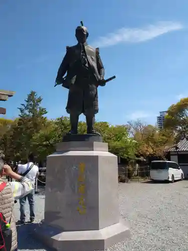 豊國神社の像