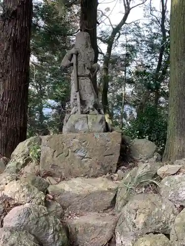 御嶽神社の像