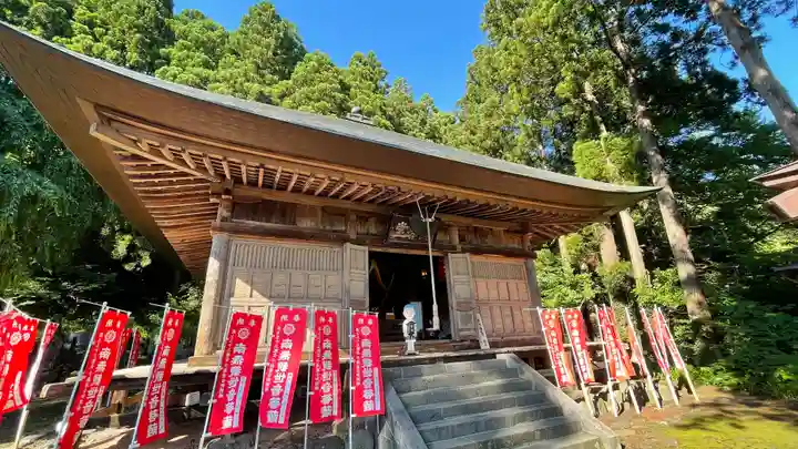石行寺の本殿・本堂