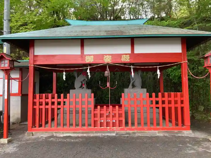 鼻顔稲荷神社の{uncategorized: "未分類", other: "その他", undefined: "問題あり", building: "その他建物", grave: "お墓", sacred_gate: "鳥居", guardian: "狛犬", statue: "像", buddha: "仏像", history: "歴史", nature: "自然", garden: "庭園", animal: "動物", pagoda: "塔", temizu: "手水舎", mountain_gate: "山門・神門", sanctuary: "本殿・本堂", subordinate: "末社・摂社", art: "芸術", scenery: "景色", jizo: "地蔵", ema: "絵馬", goshuin: "御朱印", omikuji: "おみくじ", items: "授与品その他", amulet: "お守り", goshuincho: "御朱印帳", eats: "食事", festival: "お祭り", votive_dance: "神楽", shichigosan: "七五三参", wedding: "結婚式", experience: "体験その他", initially: "初詣", around: "周辺", anti_infection: "感染症対策"}