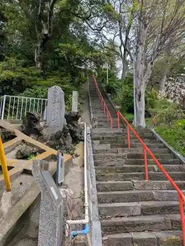 白滝不動尊の{uncategorized: "未分類", other: "その他", undefined: "問題あり", building: "その他建物", grave: "お墓", sacred_gate: "鳥居", guardian: "狛犬", statue: "像", buddha: "仏像", history: "歴史", nature: "自然", garden: "庭園", animal: "動物", pagoda: "塔", temizu: "手水舎", mountain_gate: "山門・神門", sanctuary: "本殿・本堂", subordinate: "末社・摂社", art: "芸術", scenery: "景色", jizo: "地蔵", ema: "絵馬", goshuin: "御朱印", omikuji: "おみくじ", items: "授与品その他", amulet: "お守り", goshuincho: "御朱印帳", eats: "食事", festival: "お祭り", votive_dance: "神楽", shichigosan: "七五三参", wedding: "結婚式", experience: "体験その他", initially: "初詣", around: "周辺", anti_infection: "感染症対策"}