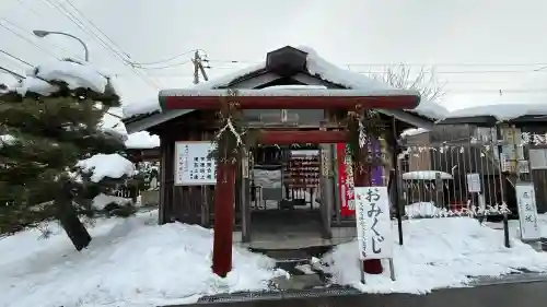 七重浜海津見神社の{uncategorized: "未分類", other: "その他", undefined: "問題あり", building: "その他建物", grave: "お墓", sacred_gate: "鳥居", guardian: "狛犬", statue: "像", buddha: "仏像", history: "歴史", nature: "自然", garden: "庭園", animal: "動物", pagoda: "塔", temizu: "手水舎", mountain_gate: "山門・神門", sanctuary: "本殿・本堂", subordinate: "末社・摂社", art: "芸術", scenery: "景色", jizo: "地蔵", ema: "絵馬", goshuin: "御朱印", omikuji: "おみくじ", items: "授与品その他", amulet: "お守り", goshuincho: "御朱印帳", eats: "食事", festival: "お祭り", votive_dance: "神楽", shichigosan: "七五三参", wedding: "結婚式", experience: "体験その他", initially: "初詣", around: "周辺", anti_infection: "感染症対策"}