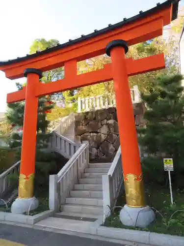 穴八幡宮の鳥居