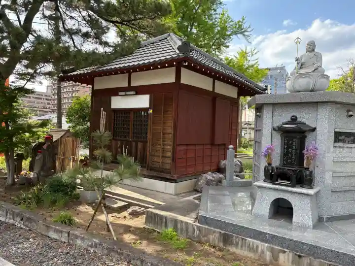 高徳寺の{uncategorized: "未分類", other: "その他", undefined: "問題あり", building: "その他建物", grave: "お墓", sacred_gate: "鳥居", guardian: "狛犬", statue: "像", buddha: "仏像", history: "歴史", nature: "自然", garden: "庭園", animal: "動物", pagoda: "塔", temizu: "手水舎", mountain_gate: "山門・神門", sanctuary: "本殿・本堂", subordinate: "末社・摂社", art: "芸術", scenery: "景色", jizo: "地蔵", ema: "絵馬", goshuin: "御朱印", omikuji: "おみくじ", items: "授与品その他", amulet: "お守り", goshuincho: "御朱印帳", eats: "食事", festival: "お祭り", votive_dance: "神楽", shichigosan: "七五三参", wedding: "結婚式", experience: "体験その他", initially: "初詣", around: "周辺", anti_infection: "感染症対策"}