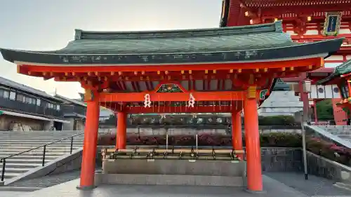 伏見稲荷大社の{uncategorized: "未分類", other: "その他", undefined: "問題あり", building: "その他建物", grave: "お墓", sacred_gate: "鳥居", guardian: "狛犬", statue: "像", buddha: "仏像", history: "歴史", nature: "自然", garden: "庭園", animal: "動物", pagoda: "塔", temizu: "手水舎", mountain_gate: "山門・神門", sanctuary: "本殿・本堂", subordinate: "末社・摂社", art: "芸術", scenery: "景色", jizo: "地蔵", ema: "絵馬", goshuin: "御朱印", omikuji: "おみくじ", items: "授与品その他", amulet: "お守り", goshuincho: "御朱印帳", eats: "食事", festival: "お祭り", votive_dance: "神楽", shichigosan: "七五三参", wedding: "結婚式", experience: "体験その他", initially: "初詣", around: "周辺", anti_infection: "感染症対策"}
