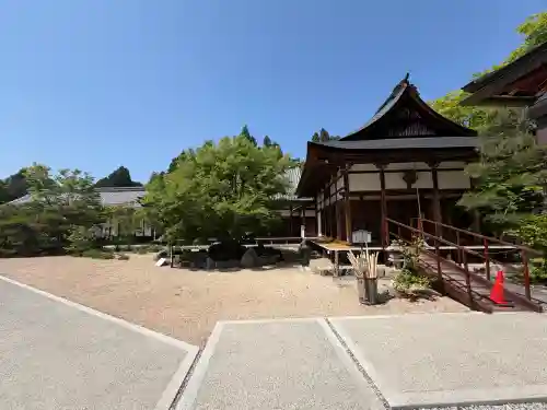 百済寺の{uncategorized: "未分類", other: "その他", undefined: "問題あり", building: "その他建物", grave: "お墓", sacred_gate: "鳥居", guardian: "狛犬", statue: "像", buddha: "仏像", history: "歴史", nature: "自然", garden: "庭園", animal: "動物", pagoda: "塔", temizu: "手水舎", mountain_gate: "山門・神門", sanctuary: "本殿・本堂", subordinate: "末社・摂社", art: "芸術", scenery: "景色", jizo: "地蔵", ema: "絵馬", goshuin: "御朱印", omikuji: "おみくじ", items: "授与品その他", amulet: "お守り", goshuincho: "御朱印帳", eats: "食事", festival: "お祭り", votive_dance: "神楽", shichigosan: "七五三参", wedding: "結婚式", experience: "体験その他", initially: "初詣", around: "周辺", anti_infection: "感染症対策"}