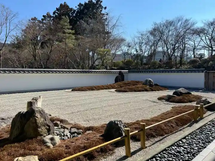 宝徳寺の{uncategorized: "未分類", other: "その他", undefined: "問題あり", building: "その他建物", grave: "お墓", sacred_gate: "鳥居", guardian: "狛犬", statue: "像", buddha: "仏像", history: "歴史", nature: "自然", garden: "庭園", animal: "動物", pagoda: "塔", temizu: "手水舎", mountain_gate: "山門・神門", sanctuary: "本殿・本堂", subordinate: "末社・摂社", art: "芸術", scenery: "景色", jizo: "地蔵", ema: "絵馬", goshuin: "御朱印", omikuji: "おみくじ", items: "授与品その他", amulet: "お守り", goshuincho: "御朱印帳", eats: "食事", festival: "お祭り", votive_dance: "神楽", shichigosan: "七五三参", wedding: "結婚式", experience: "体験その他", initially: "初詣", around: "周辺", anti_infection: "感染症対策"}