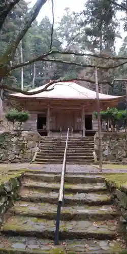金勝寺の本殿・本堂