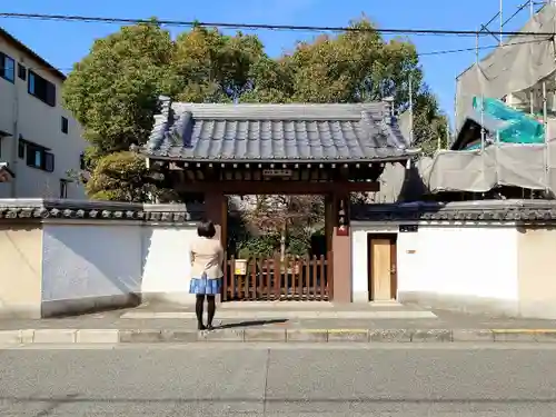 顕孝庵の山門・神門