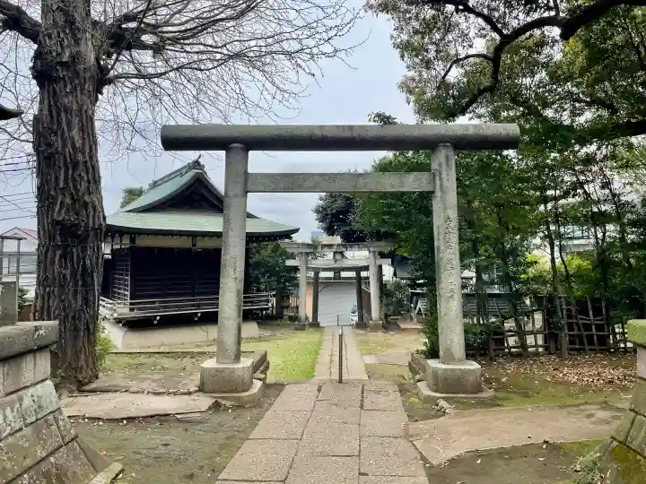 上高田氷川神社の{uncategorized: "未分類", other: "その他", undefined: "問題あり", building: "その他建物", grave: "お墓", sacred_gate: "鳥居", guardian: "狛犬", statue: "像", buddha: "仏像", history: "歴史", nature: "自然", garden: "庭園", animal: "動物", pagoda: "塔", temizu: "手水舎", mountain_gate: "山門・神門", sanctuary: "本殿・本堂", subordinate: "末社・摂社", art: "芸術", scenery: "景色", jizo: "地蔵", ema: "絵馬", goshuin: "御朱印", omikuji: "おみくじ", items: "授与品その他", amulet: "お守り", goshuincho: "御朱印帳", eats: "食事", festival: "お祭り", votive_dance: "神楽", shichigosan: "七五三参", wedding: "結婚式", experience: "体験その他", initially: "初詣", around: "周辺", anti_infection: "感染症対策"}