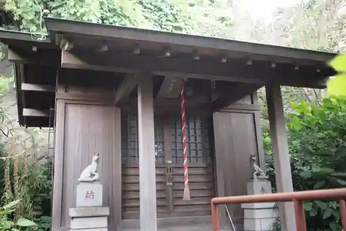 楠森稲荷神社の本殿・本堂