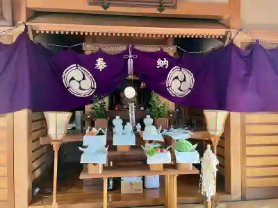 庚申神社の{uncategorized: "未分類", other: "その他", undefined: "問題あり", building: "その他建物", grave: "お墓", sacred_gate: "鳥居", guardian: "狛犬", statue: "像", buddha: "仏像", history: "歴史", nature: "自然", garden: "庭園", animal: "動物", pagoda: "塔", temizu: "手水舎", mountain_gate: "山門・神門", sanctuary: "本殿・本堂", subordinate: "末社・摂社", art: "芸術", scenery: "景色", jizo: "地蔵", ema: "絵馬", goshuin: "御朱印", omikuji: "おみくじ", items: "授与品その他", amulet: "お守り", goshuincho: "御朱印帳", eats: "食事", festival: "お祭り", votive_dance: "神楽", shichigosan: "七五三参", wedding: "結婚式", experience: "体験その他", initially: "初詣", around: "周辺", anti_infection: "感染症対策"}