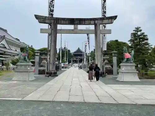 豊川閣　妙厳寺の鳥居