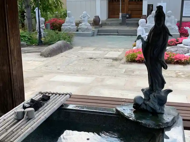 徳蔵寺の手水舎