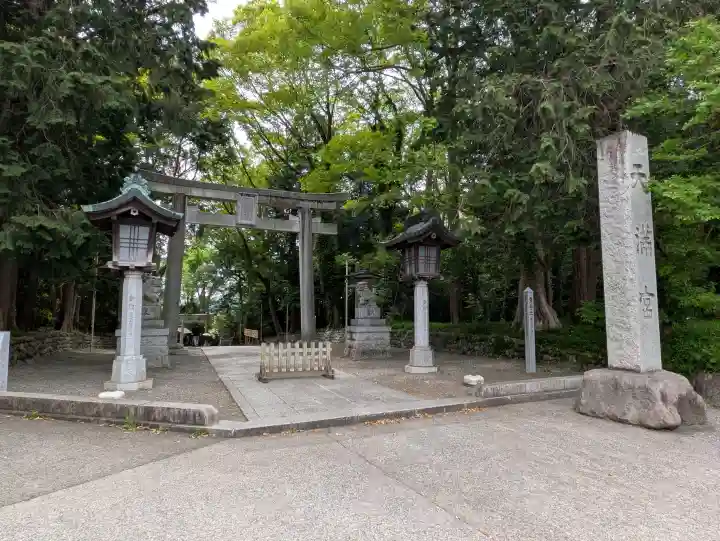 谷保天満宮の{uncategorized: "未分類", other: "その他", undefined: "問題あり", building: "その他建物", grave: "お墓", sacred_gate: "鳥居", guardian: "狛犬", statue: "像", buddha: "仏像", history: "歴史", nature: "自然", garden: "庭園", animal: "動物", pagoda: "塔", temizu: "手水舎", mountain_gate: "山門・神門", sanctuary: "本殿・本堂", subordinate: "末社・摂社", art: "芸術", scenery: "景色", jizo: "地蔵", ema: "絵馬", goshuin: "御朱印", omikuji: "おみくじ", items: "授与品その他", amulet: "お守り", goshuincho: "御朱印帳", eats: "食事", festival: "お祭り", votive_dance: "神楽", shichigosan: "七五三参", wedding: "結婚式", experience: "体験その他", initially: "初詣", around: "周辺", anti_infection: "感染症対策"}