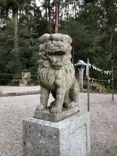 伊佐和神社の狛犬