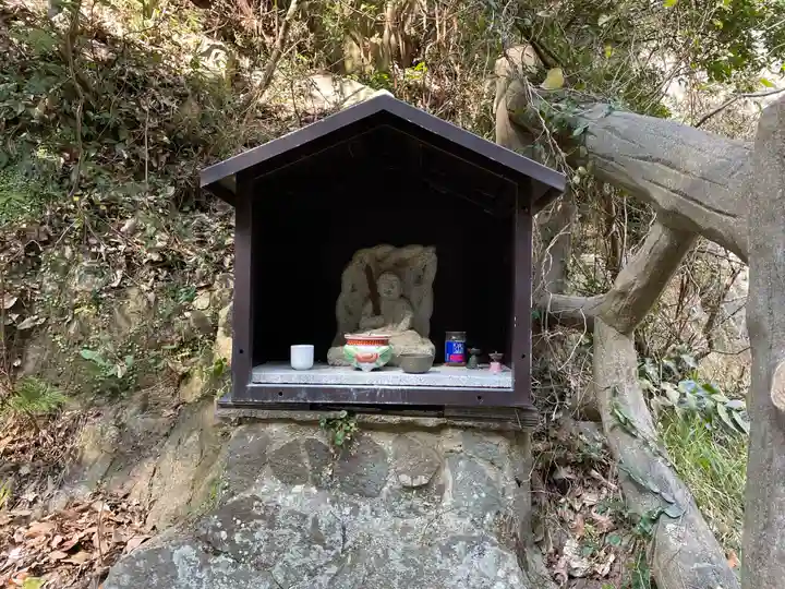 不動尊(布引の滝)の仏像