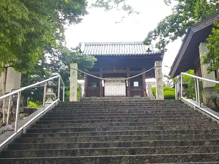 阿智神社の山門・神門