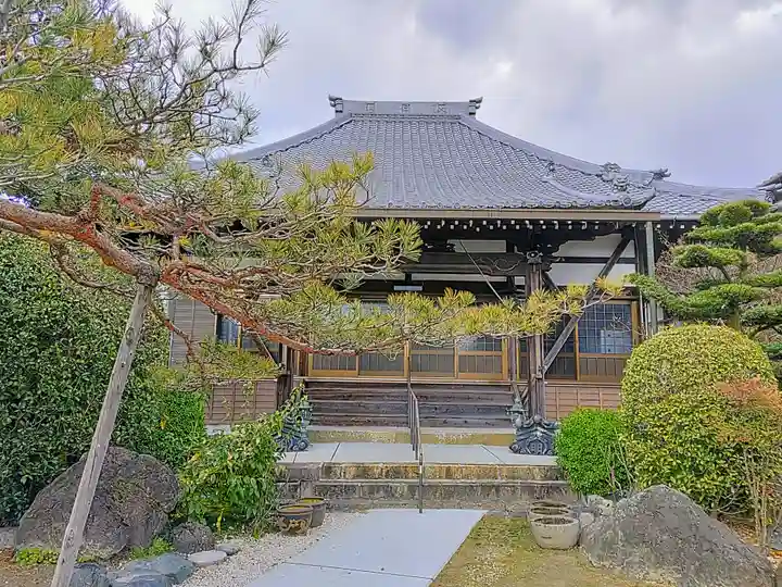 明安寺の本殿・本堂