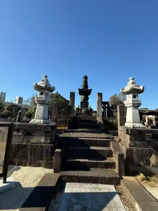 伝通院の{uncategorized: "未分類", other: "その他", undefined: "問題あり", building: "その他建物", grave: "お墓", sacred_gate: "鳥居", guardian: "狛犬", statue: "像", buddha: "仏像", history: "歴史", nature: "自然", garden: "庭園", animal: "動物", pagoda: "塔", temizu: "手水舎", mountain_gate: "山門・神門", sanctuary: "本殿・本堂", subordinate: "末社・摂社", art: "芸術", scenery: "景色", jizo: "地蔵", ema: "絵馬", goshuin: "御朱印", omikuji: "おみくじ", items: "授与品その他", amulet: "お守り", goshuincho: "御朱印帳", eats: "食事", festival: "お祭り", votive_dance: "神楽", shichigosan: "七五三参", wedding: "結婚式", experience: "体験その他", initially: "初詣", around: "周辺", anti_infection: "感染症対策"}