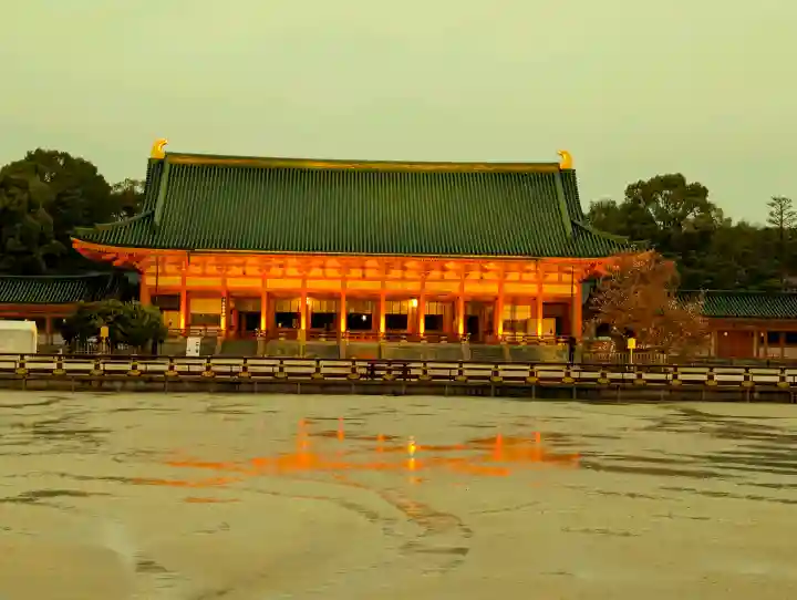 平安神宮の{uncategorized: "未分類", other: "その他", undefined: "問題あり", building: "その他建物", grave: "お墓", sacred_gate: "鳥居", guardian: "狛犬", statue: "像", buddha: "仏像", history: "歴史", nature: "自然", garden: "庭園", animal: "動物", pagoda: "塔", temizu: "手水舎", mountain_gate: "山門・神門", sanctuary: "本殿・本堂", subordinate: "末社・摂社", art: "芸術", scenery: "景色", jizo: "地蔵", ema: "絵馬", goshuin: "御朱印", omikuji: "おみくじ", items: "授与品その他", amulet: "お守り", goshuincho: "御朱印帳", eats: "食事", festival: "お祭り", votive_dance: "神楽", shichigosan: "七五三参", wedding: "結婚式", experience: "体験その他", initially: "初詣", around: "周辺", anti_infection: "感染症対策"}