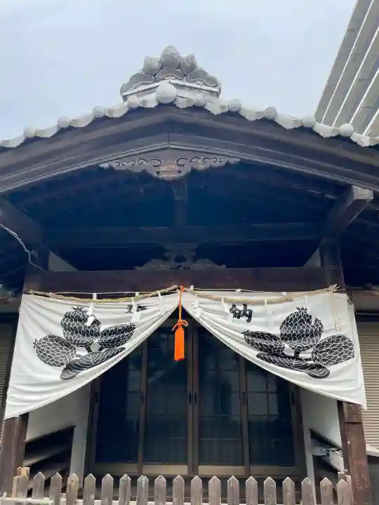 出世稲荷神社の{uncategorized: "未分類", other: "その他", undefined: "問題あり", building: "その他建物", grave: "お墓", sacred_gate: "鳥居", guardian: "狛犬", statue: "像", buddha: "仏像", history: "歴史", nature: "自然", garden: "庭園", animal: "動物", pagoda: "塔", temizu: "手水舎", mountain_gate: "山門・神門", sanctuary: "本殿・本堂", subordinate: "末社・摂社", art: "芸術", scenery: "景色", jizo: "地蔵", ema: "絵馬", goshuin: "御朱印", omikuji: "おみくじ", items: "授与品その他", amulet: "お守り", goshuincho: "御朱印帳", eats: "食事", festival: "お祭り", votive_dance: "神楽", shichigosan: "七五三参", wedding: "結婚式", experience: "体験その他", initially: "初詣", around: "周辺", anti_infection: "感染症対策"}
