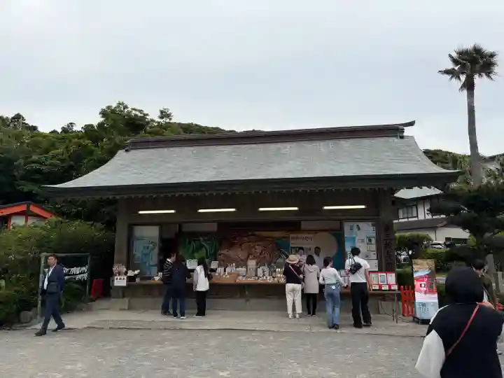 鵜戸神宮の{uncategorized: "未分類", other: "その他", undefined: "問題あり", building: "その他建物", grave: "お墓", sacred_gate: "鳥居", guardian: "狛犬", statue: "像", buddha: "仏像", history: "歴史", nature: "自然", garden: "庭園", animal: "動物", pagoda: "塔", temizu: "手水舎", mountain_gate: "山門・神門", sanctuary: "本殿・本堂", subordinate: "末社・摂社", art: "芸術", scenery: "景色", jizo: "地蔵", ema: "絵馬", goshuin: "御朱印", omikuji: "おみくじ", items: "授与品その他", amulet: "お守り", goshuincho: "御朱印帳", eats: "食事", festival: "お祭り", votive_dance: "神楽", shichigosan: "七五三参", wedding: "結婚式", experience: "体験その他", initially: "初詣", around: "周辺", anti_infection: "感染症対策"}