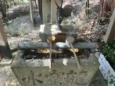 神女神社の手水舎