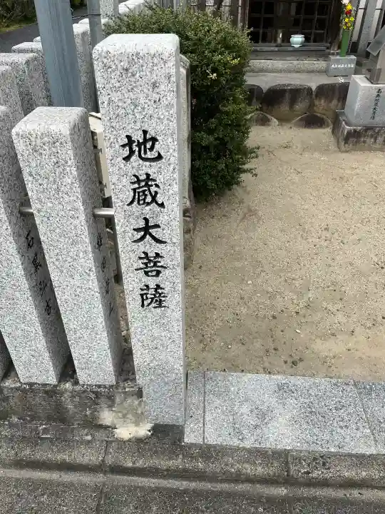 秋葉神社(地蔵大菩薩)の{uncategorized: "未分類", other: "その他", undefined: "問題あり", building: "その他建物", grave: "お墓", sacred_gate: "鳥居", guardian: "狛犬", statue: "像", buddha: "仏像", history: "歴史", nature: "自然", garden: "庭園", animal: "動物", pagoda: "塔", temizu: "手水舎", mountain_gate: "山門・神門", sanctuary: "本殿・本堂", subordinate: "末社・摂社", art: "芸術", scenery: "景色", jizo: "地蔵", ema: "絵馬", goshuin: "御朱印", omikuji: "おみくじ", items: "授与品その他", amulet: "お守り", goshuincho: "御朱印帳", eats: "食事", festival: "お祭り", votive_dance: "神楽", shichigosan: "七五三参", wedding: "結婚式", experience: "体験その他", initially: "初詣", around: "周辺", anti_infection: "感染症対策"}