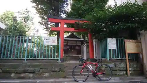 出世稲荷神社（春日稲荷神社）の鳥居